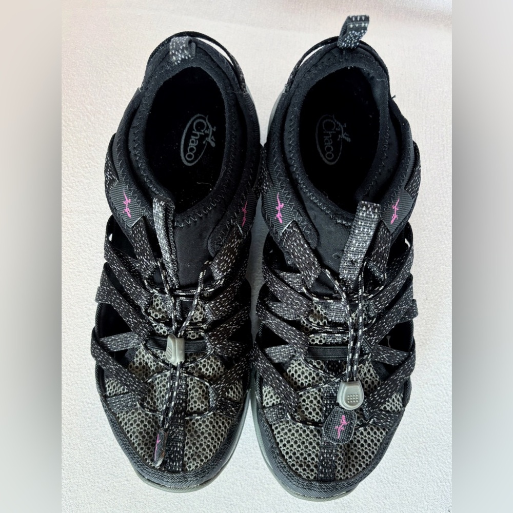Chaco Women's Black and Gray Athletic Sandals Water Shoes Size 8.5 H1008